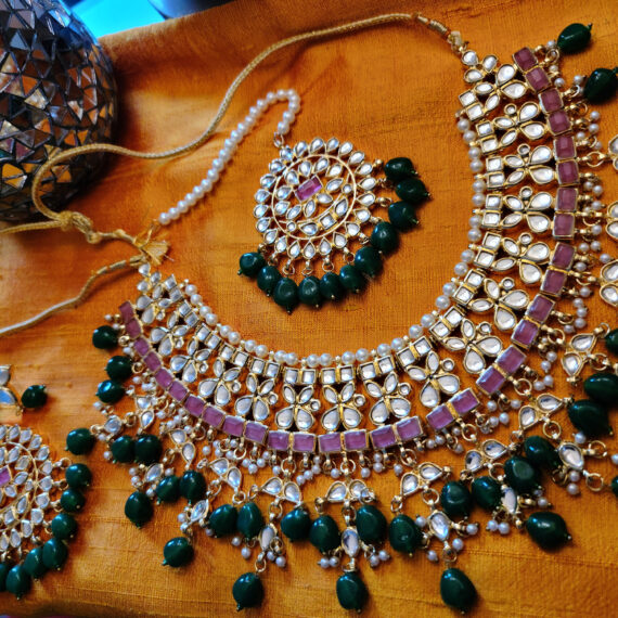 Traditional Indian Bollywood Fashion Kundan Bridal Jewelry Set with Choker Earrings Maang Tikka for Women