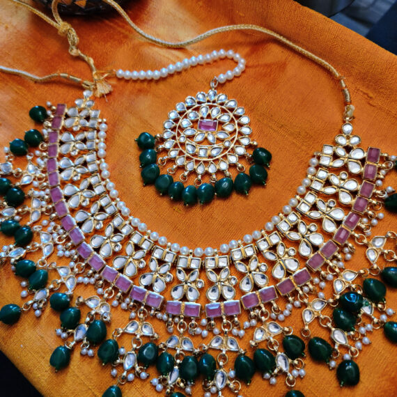 Traditional Indian Bollywood Fashion Kundan Bridal Jewelry Set with Choker Earrings Maang Tikka for Women