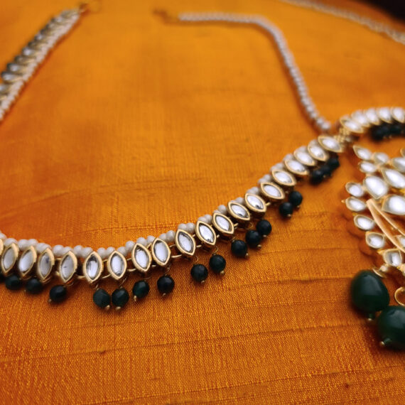 Indian Traditional Bollywood Fashion Kundan Bridal Jewelry Set with Choker Earrings Maang Tikka for Women