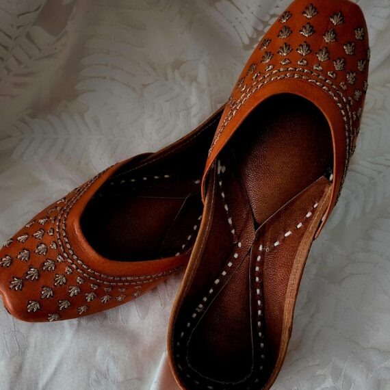 Traditional Indian Punjabi Juttis Women Ladies Mojari Ethnic Shoes Handmade Jutti Comfort Flat Shoes Brown