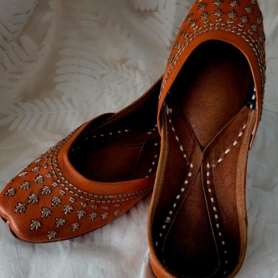 Traditional Indian Punjabi Juttis Women Ladies Mojari Ethnic Shoes Handmade Jutti Comfort Flat Shoes Brown
