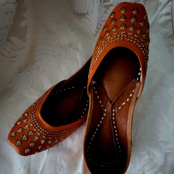 Traditional Indian Punjabi Juttis Women Ladies Mojari Ethnic Shoes Handmade Jutti Comfort Flat Shoes Brown