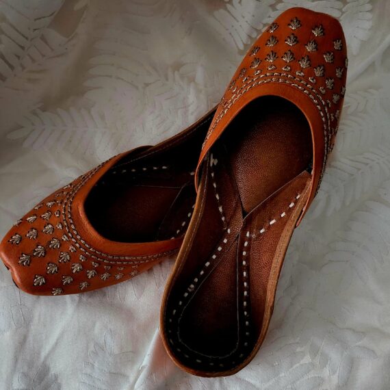 Traditional Indian Punjabi Juttis Women Ladies Mojari Ethnic Shoes Handmade Jutti Comfort Flat Shoes Brown
