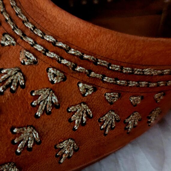 Traditional Indian Punjabi Juttis Women Ladies Mojari Ethnic Shoes Handmade Jutti Comfort Flat Shoes Brown