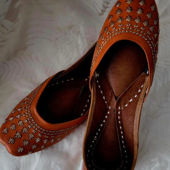 Traditional Indian Punjabi Juttis Women Ladies Mojari Ethnic Shoes Handmade Jutti Comfort Flat Shoes Brown