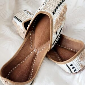 Traditional Indian Punjabi Juttis Women Ladies Mojari Ethnic Shoes Handmade Jutti Comfort Flat Shoes Off White