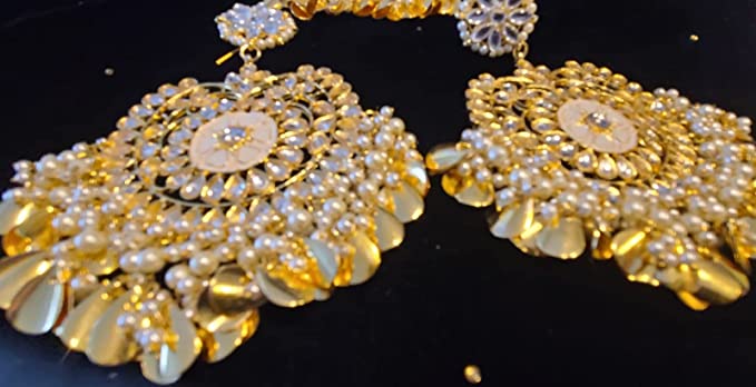 Off White Traditional Kundan & Pearls Gold Plated Maang Tikka & Earrings for Women