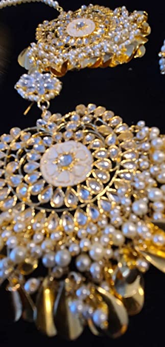 Off White Traditional Kundan & Pearls Gold Plated Maang Tikka & Earrings for Women