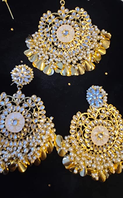 Off White Traditional Kundan & Pearls Gold Plated Maang Tikka & Earrings for Women