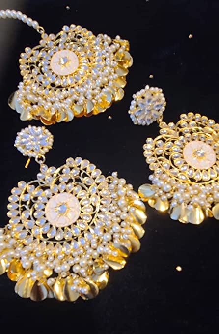Off White Traditional Kundan & Pearls Gold Plated Maang Tikka & Earrings for Women