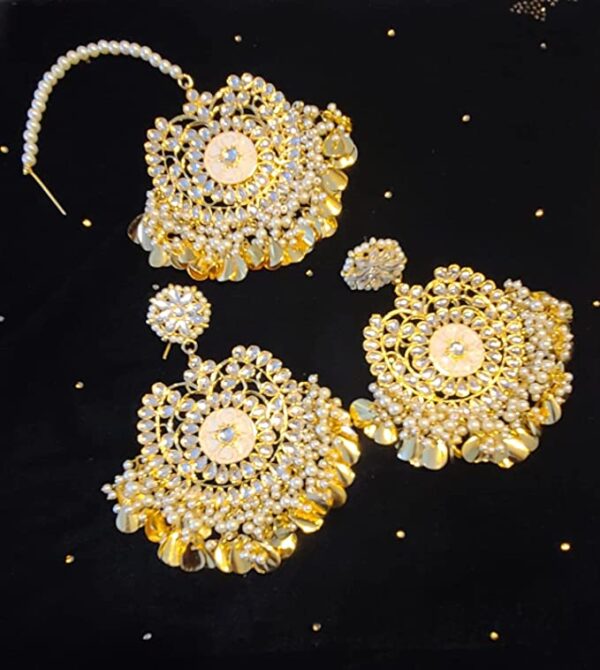 Off White Traditional Kundan & Pearls Gold Plated Maang Tikka & Earrings for Women