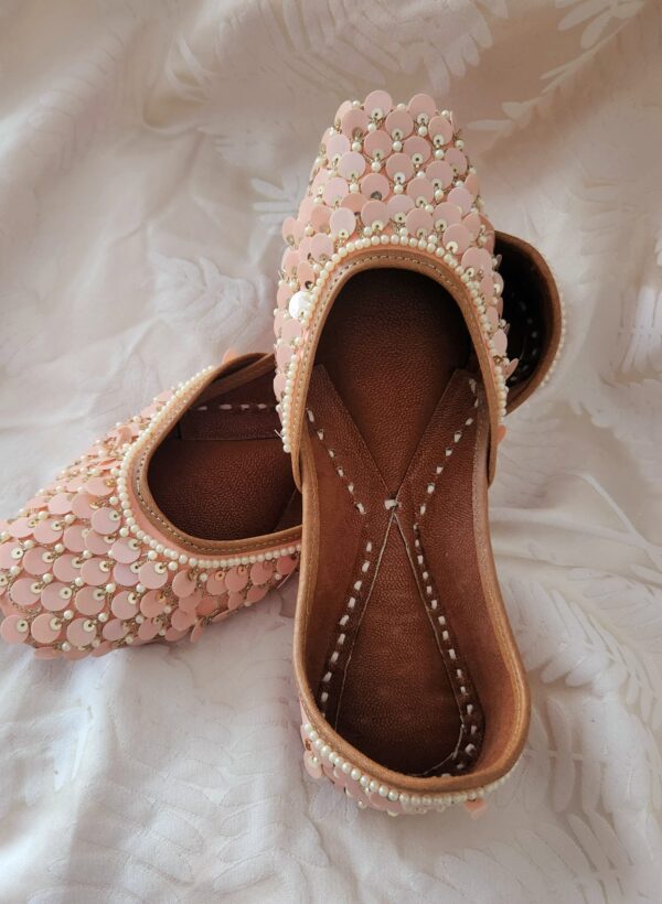 Traditional Indian Punjabi Juttis Women Ladies Mojari Ethnic Shoes Handmade Jutti Comfort Flat Shoes Peach