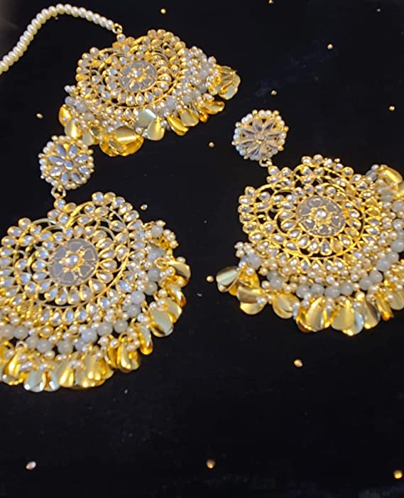 Gray Traditional Kundan & Pearls Gold Plated Maang Tikka & Earrings for Women
