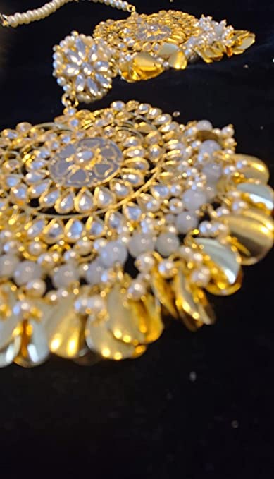 Gray Traditional Kundan & Pearls Gold Plated Maang Tikka & Earrings for Women