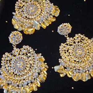 Gray Traditional Kundan & Pearls Gold Plated Maang Tikka & Earrings for Women