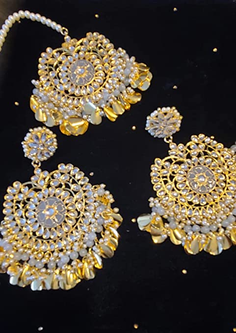 Gray Traditional Kundan & Pearls Gold Plated Maang Tikka & Earrings for Women