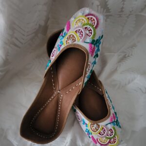 Traditional Indian Punjabi Juttis Women Ladies Mojari Ethnic Shoes Handmade Comfort Flat Shoes/Jutti Off White