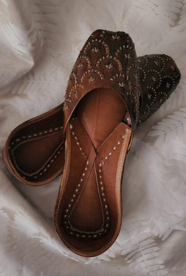 Traditional Indian Punjabi Juttis Women Ladies Mojari Ethnic Shoes Handmade Comfort Flat Shoes/Jutti Brown