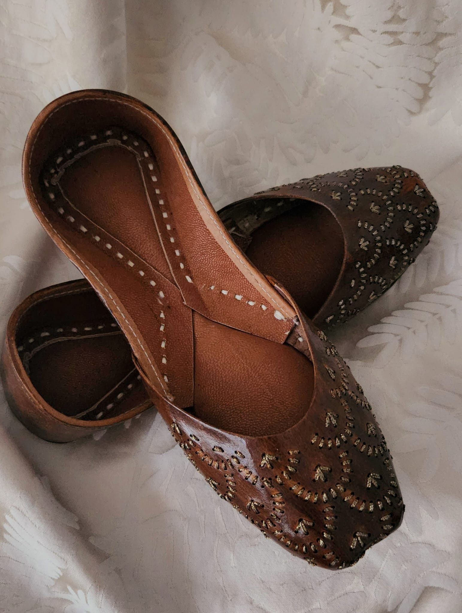 Traditional Indian Punjabi Juttis Women Ladies Mojari Ethnic Shoes Handmade Comfort Flat Shoes/Jutti Brown - Image 2
